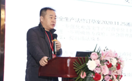 中國聚氨酯工業(yè)協(xié)會(huì)副秘書長 李建波